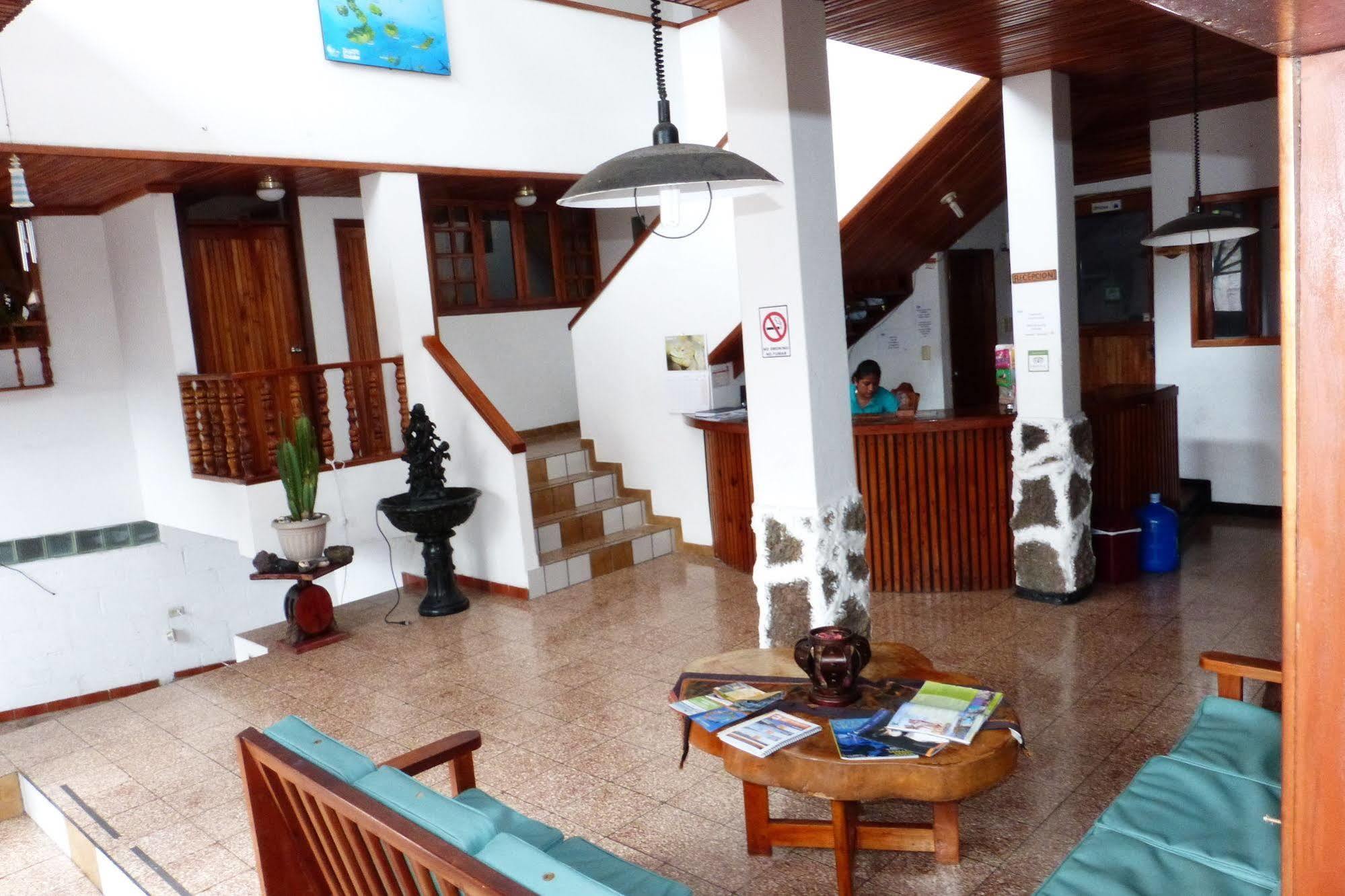 Hostal Castro Galapagos Puerto Ayora  Zewnętrze zdjęcie