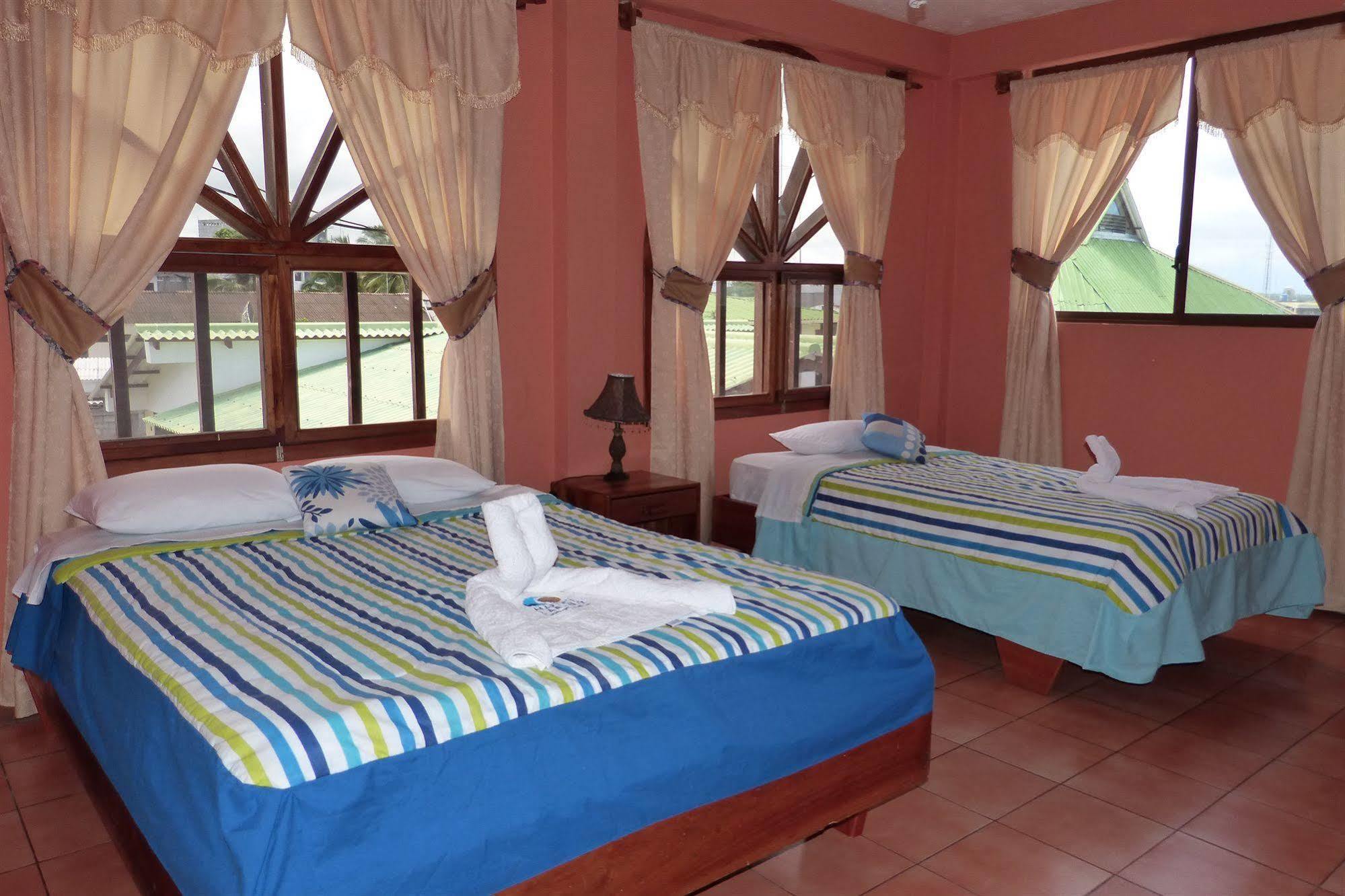 Hostal Castro Galapagos Puerto Ayora  Zewnętrze zdjęcie