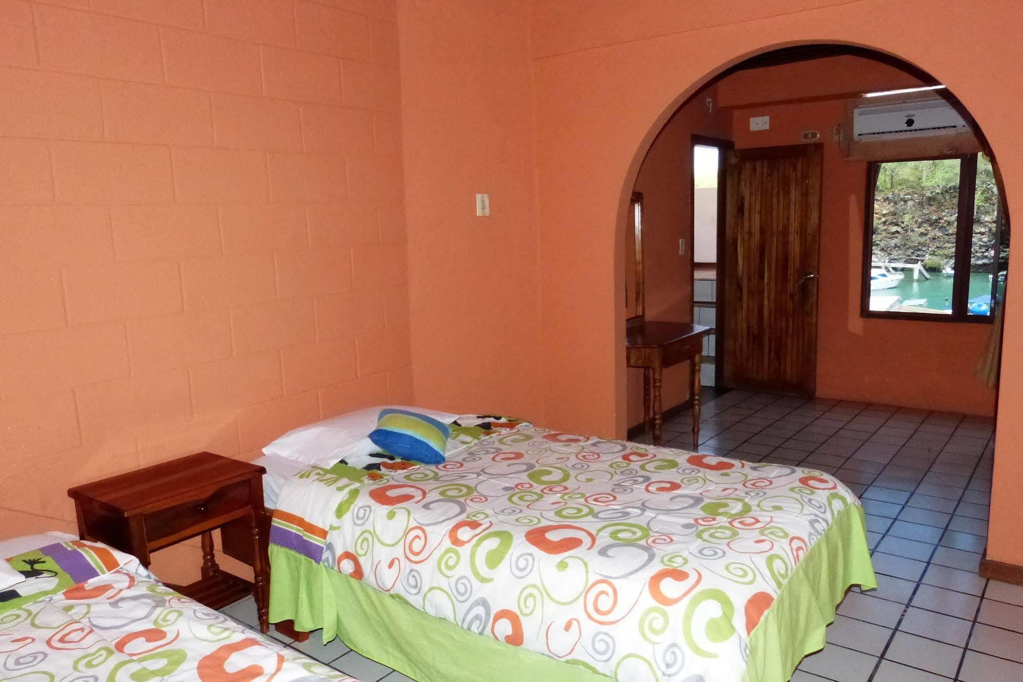 Hostal Castro Galapagos Puerto Ayora  Zewnętrze zdjęcie