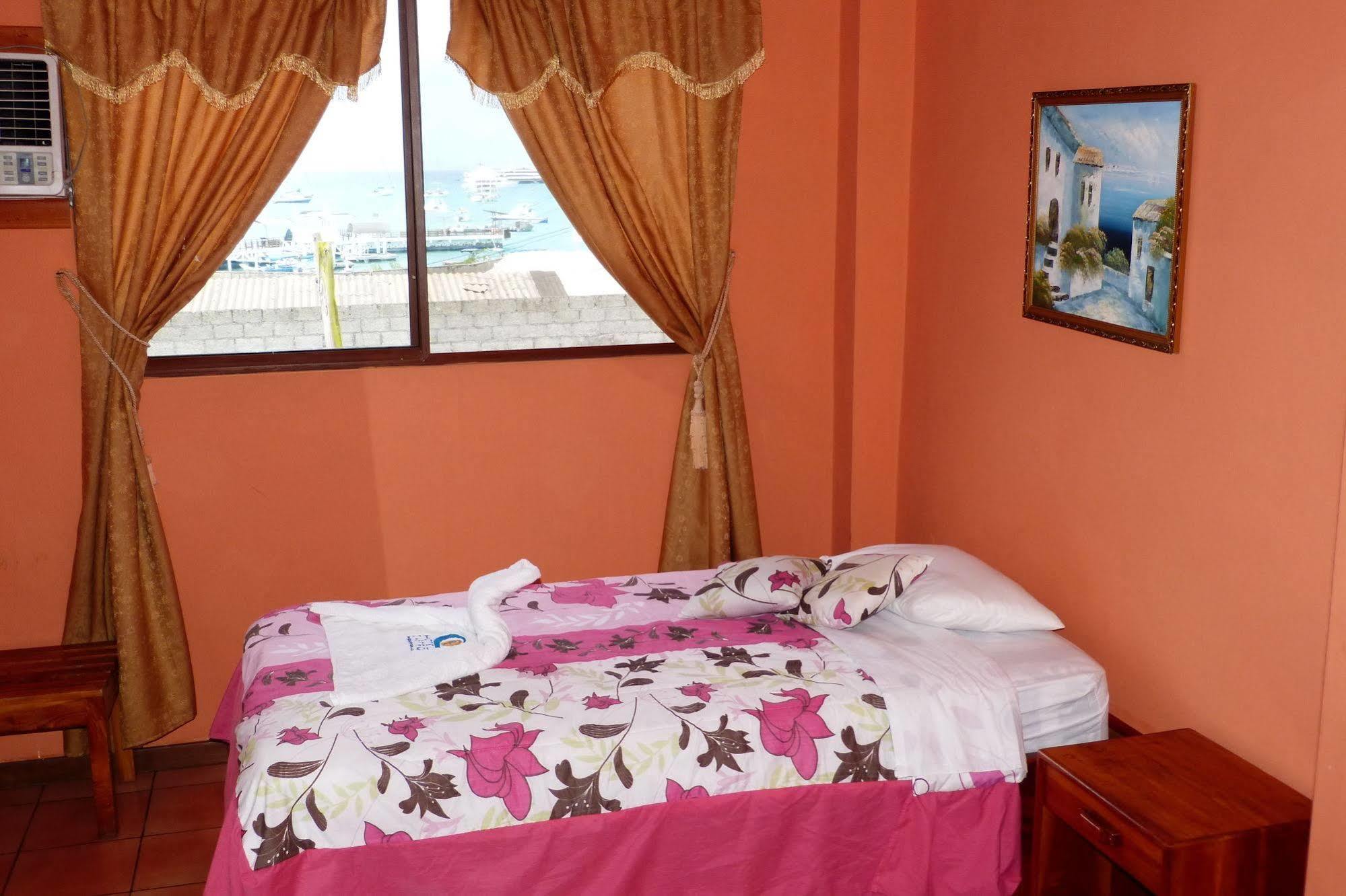 Hostal Castro Galapagos Puerto Ayora  Zewnętrze zdjęcie